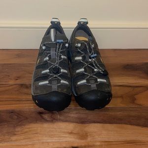 Keen steel toe sneakers